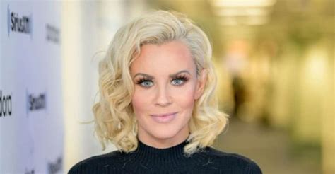 Jenny McCarthy Body Measurements Bra Size Height Weight。